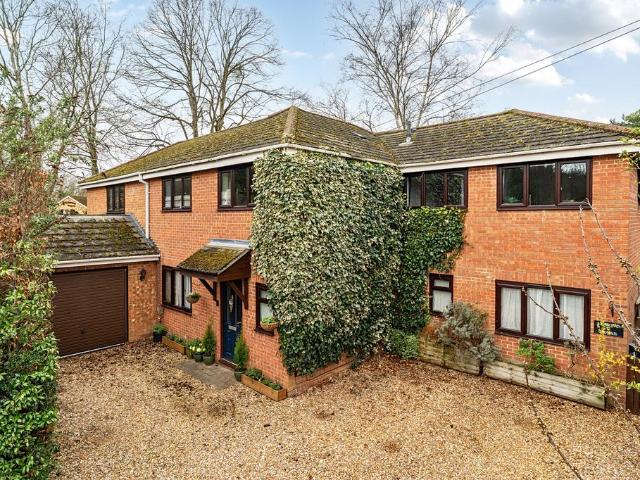 House for sale in Fleet, Hart