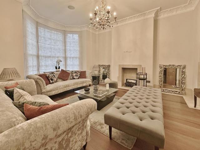 House for sale in Kensington, Greater London