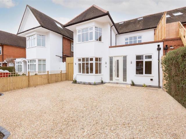 House for sale in Golders Green, Greater London
