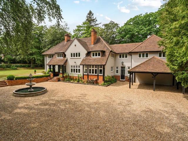 House for sale in Fleet, Hart