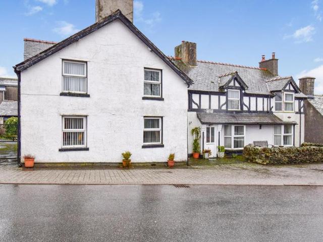 House for sale in Cerrigydrudion, Wales