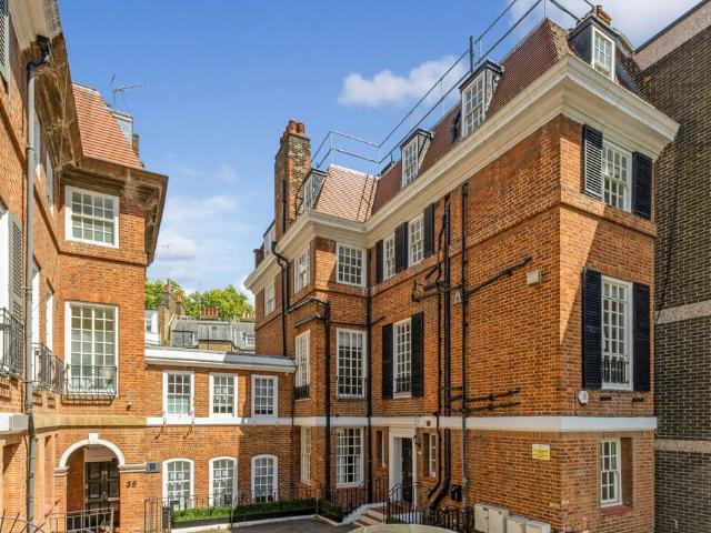 House for sale in Victoria, Greater London