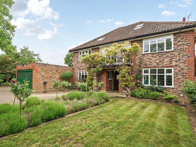 House for sale in Lower Green Esher, Blackhills