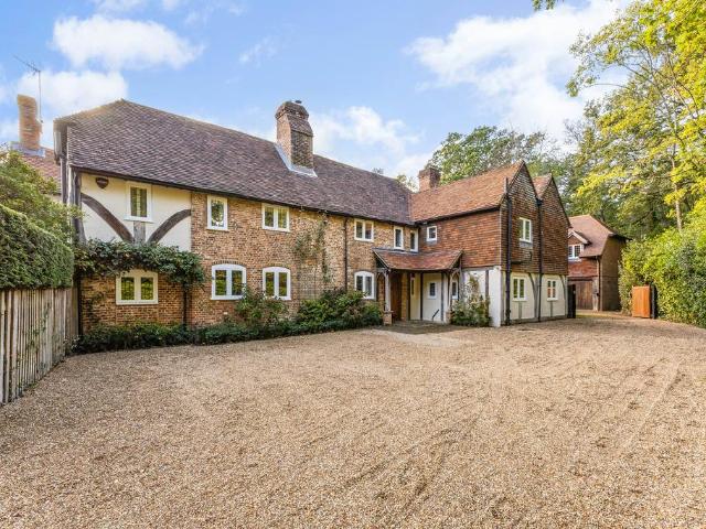House for sale in Dogmersfield, Hart