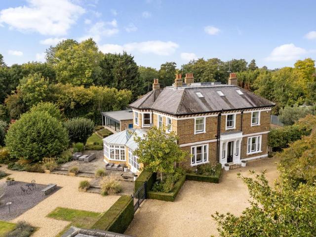 House for sale in Hythe End, Wraysbury