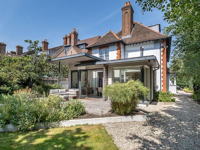 House for sale in London Borough of Merton, Raynes Park
