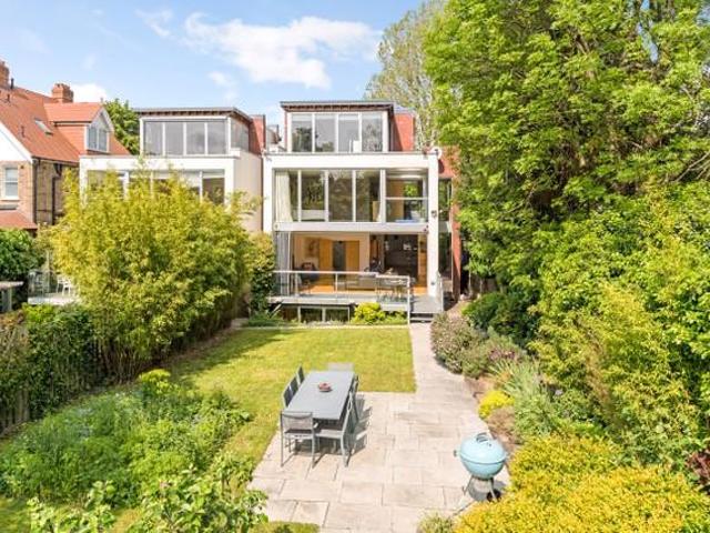House for sale in East Greenwich, Greater London
