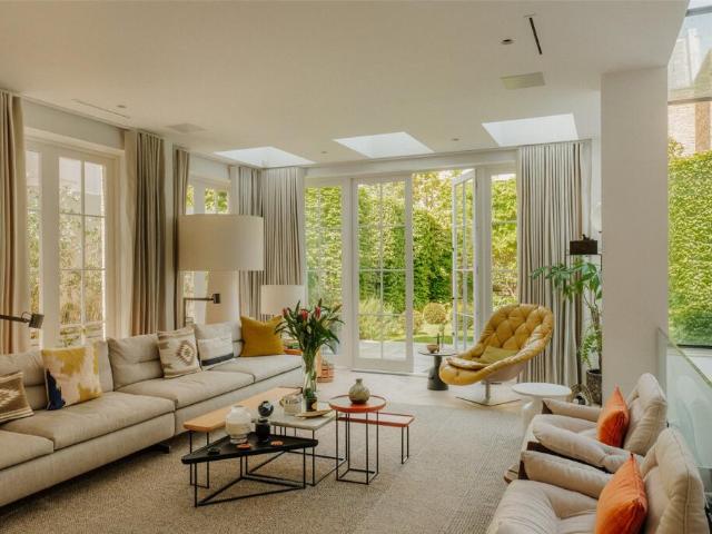 House for sale in Kensington
