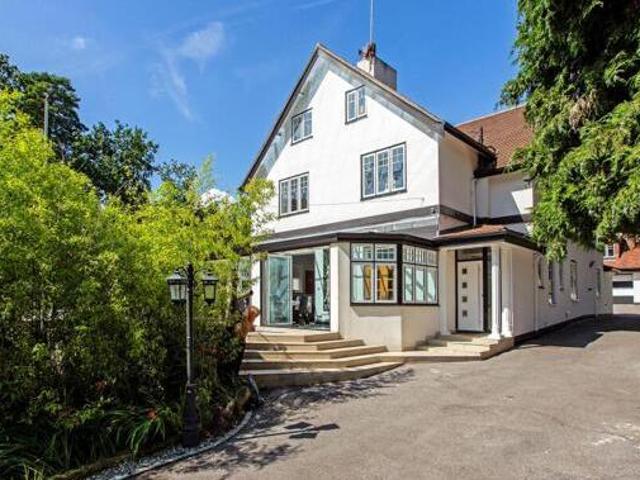 House for sale in Heol-las, Surrey