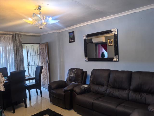 House for sale in Chatsworth, Kwazulu-natal