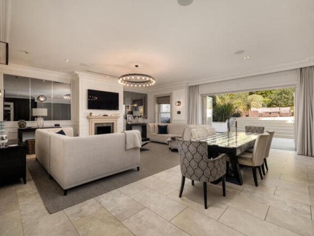 House for sale in Wimbledon, Greater London