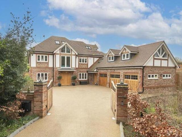 House for sale in Hatching Green, Five Acres