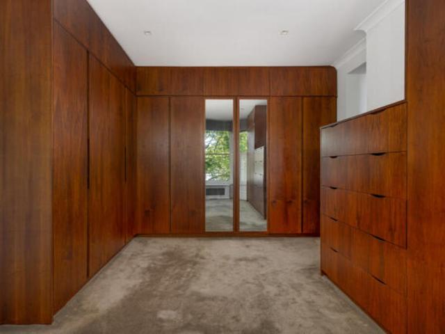 House for sale in Cat Hill