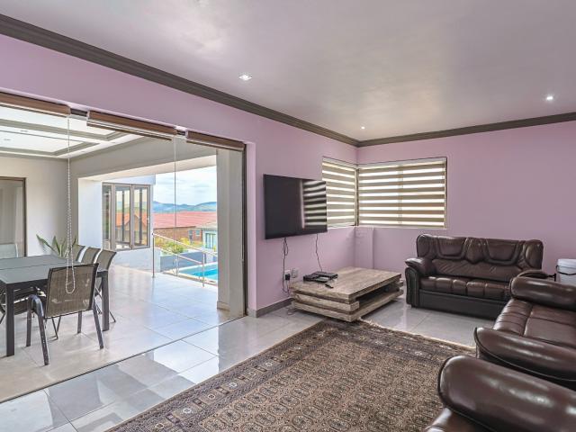 House for sale in Hartbeespoort Dam Nature Reserve, North West