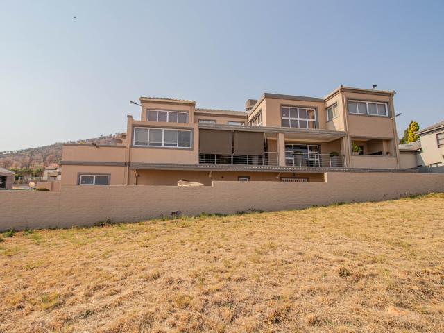House for sale in Hartbeespoort Dam Nature Reserve, North West