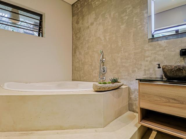 House for sale in Hartbeespoort Dam Nature Reserve, North West