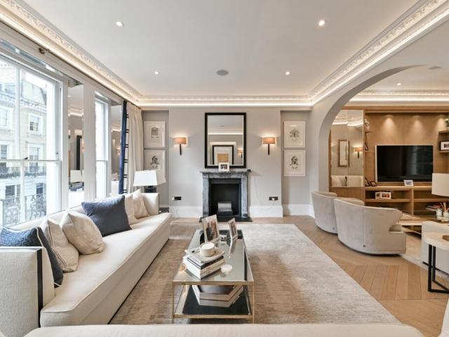 House for sale in South Kensington