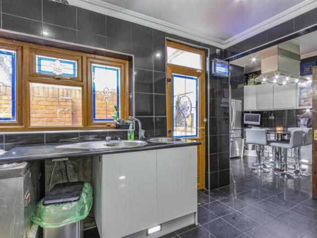 House for sale in Roath, Wales