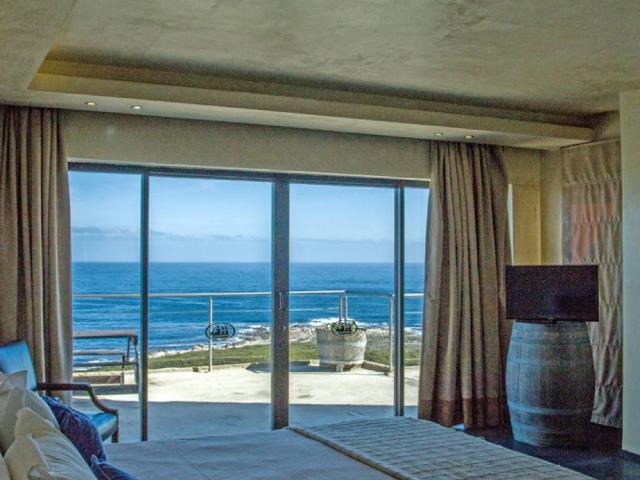 House for sale in Baardskeerdersbos, Western Cape