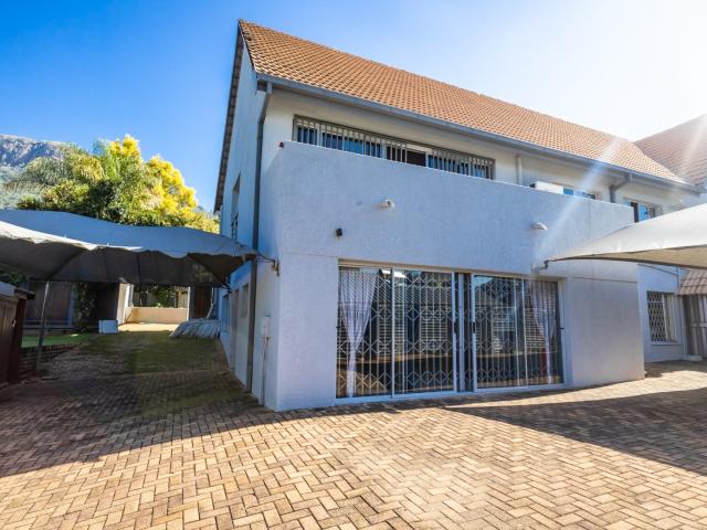 House for sale in Hartbeespoort Dam Nature Reserve, North West