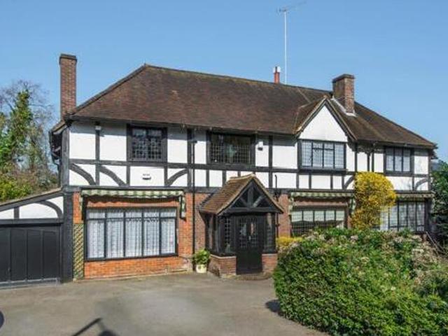 House for sale in Little Stanmore, Greater London