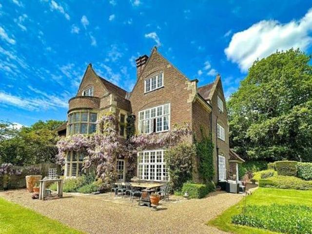 House for sale in The Butts, Kent