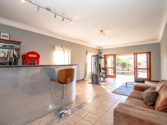 House for sale in Hartbeespoort Dam Nature Reserve, North West