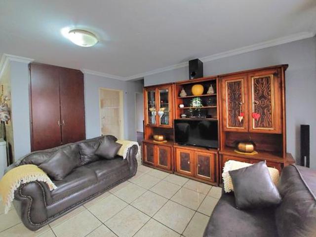 House for sale in Hartbeespoort Dam Nature Reserve, North West