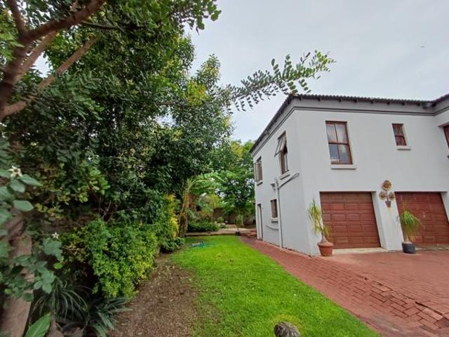 House for sale in Hartbeespoort Dam Nature Reserve, North West