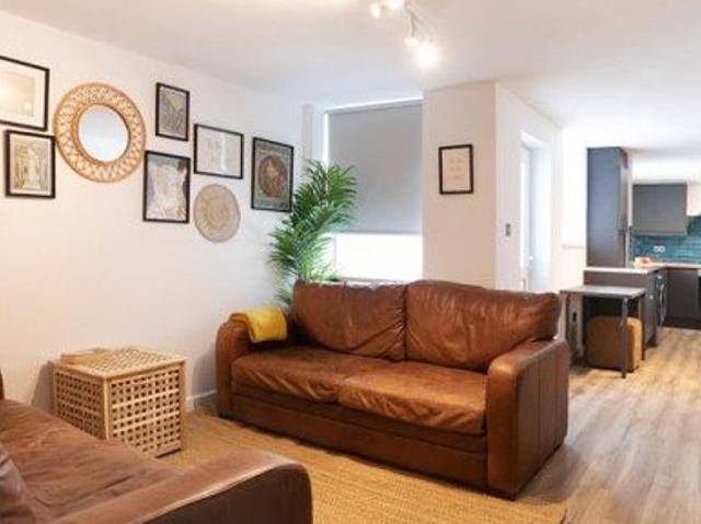House for rent in Calderstones