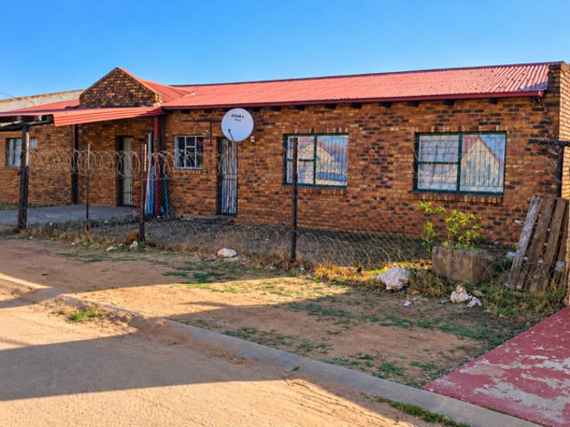 House for sale in Mahikeng Local Municipality, Ngaka Modiri Molema District Municipality
