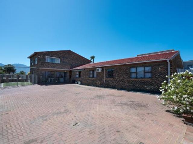 House for sale in Cape Town, Western Cape