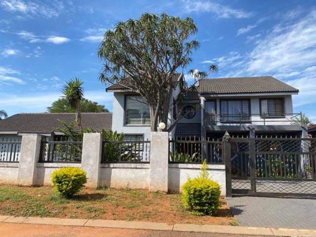 House for rent in Waterkloof, Gauteng
