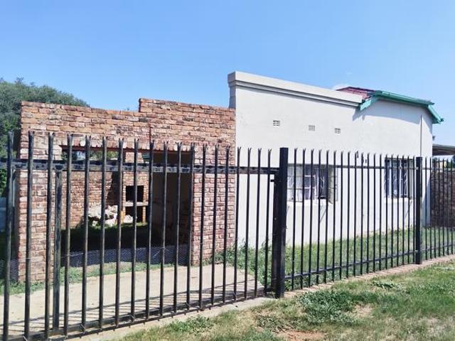 House for sale in Warrenton, Frances Baard District Municipality