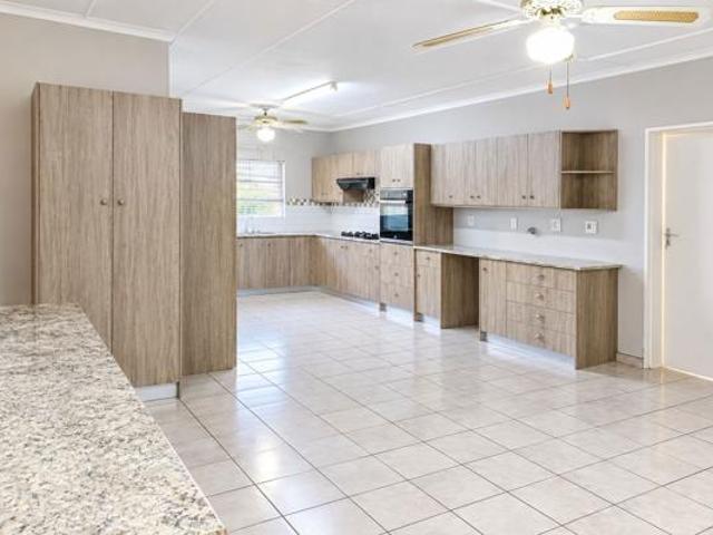House for sale in Oudtshoorn Local Municipality, Garden Route District Municipality