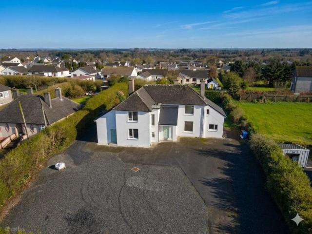 House for sale in Lecarrow, Connacht