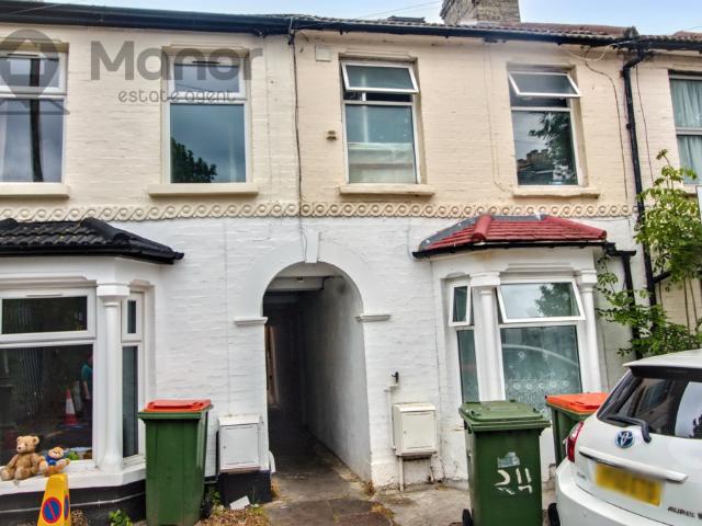 House for sale in Little Ilford, Greater London