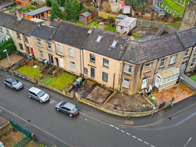 House for sale in Huddersfield, West Yorkshire