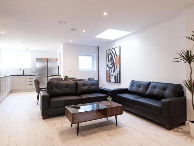 House for rent in Calderstones
