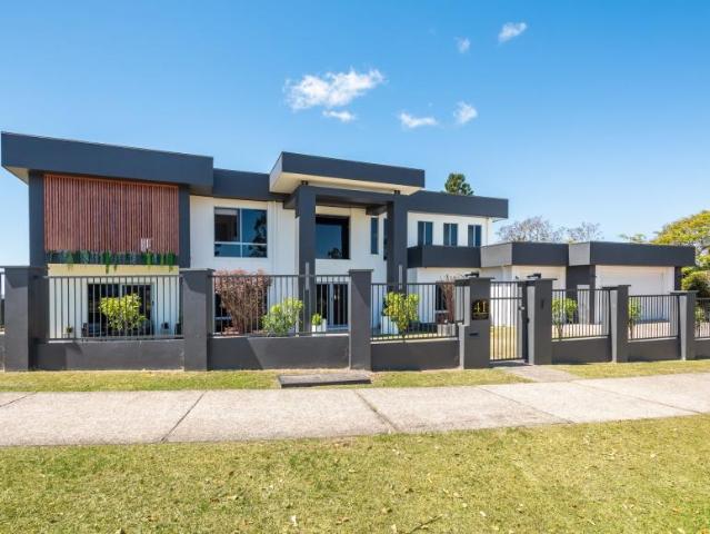 House for sale in Pacific Pines, Gold Coast City
