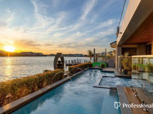 House for sale in Sanctuary Lakes, Melbourne