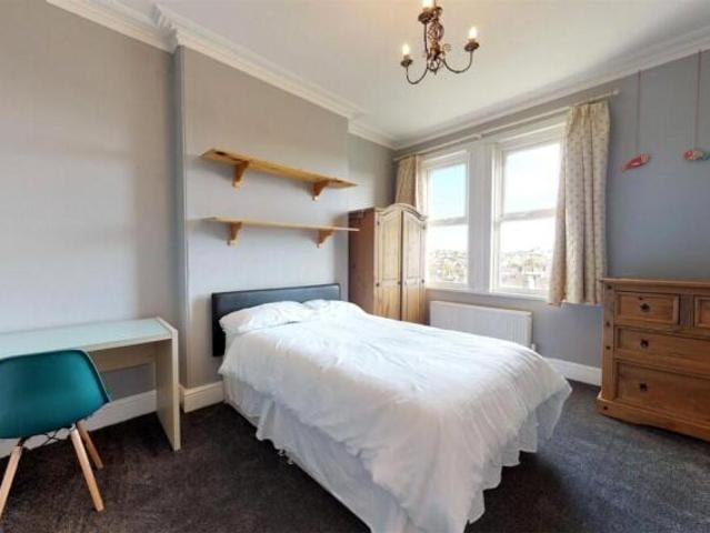 Room for rent in Follaton, Strode