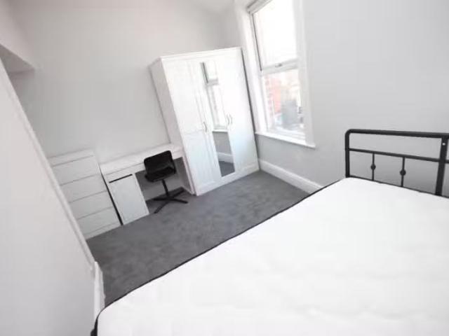 House for rent in Calderstones
