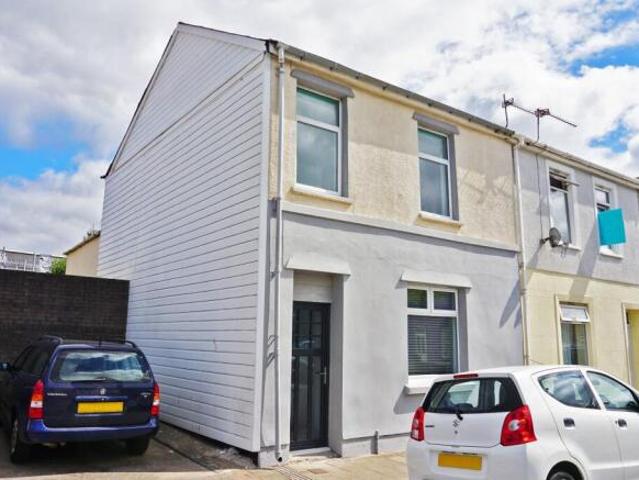 Room for rent in Roath, Wales
