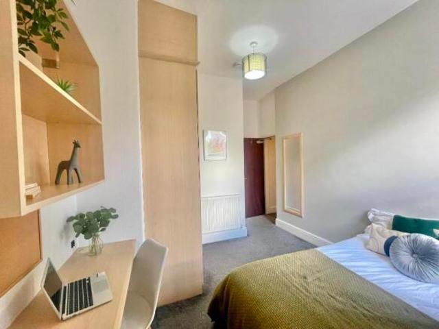 Room for rent in Northgate Village, Two Mills