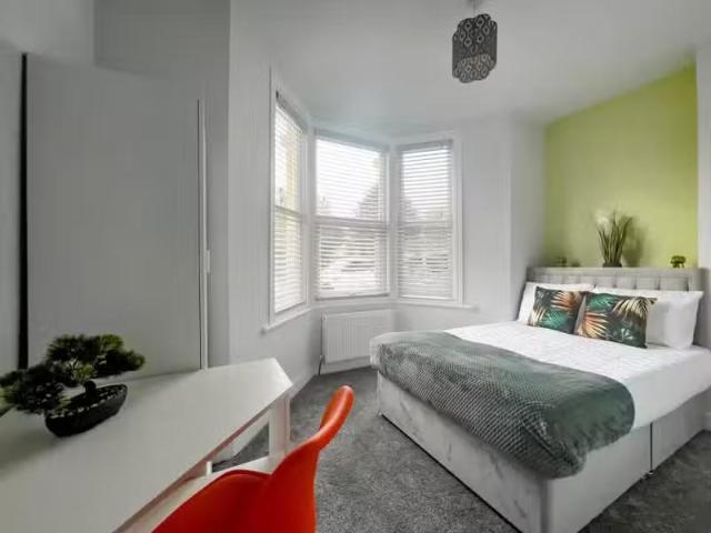 House for rent in Kingswood, School House
