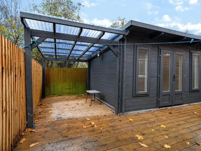 Room for rent in London Borough of Lewisham, Cat Hill