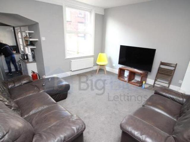 House for sale in Hyde Park, West Yorkshire