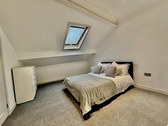 Room for rent in Worsbrough Common, Isle Of Man
