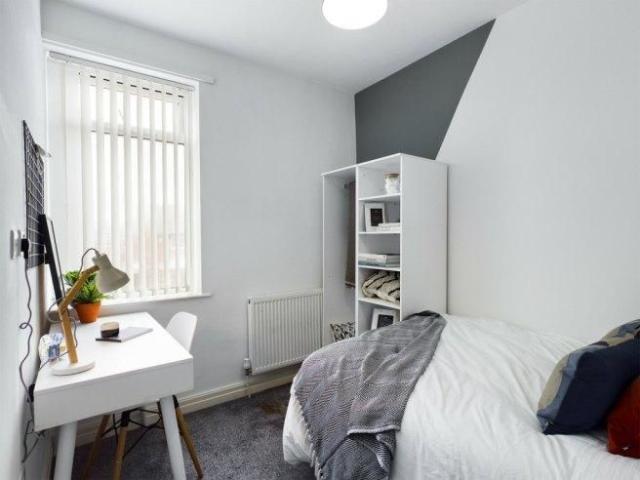 Room for rent in Kensington, Calderstones